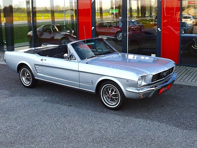 Jiný Mustang Cabrio V8