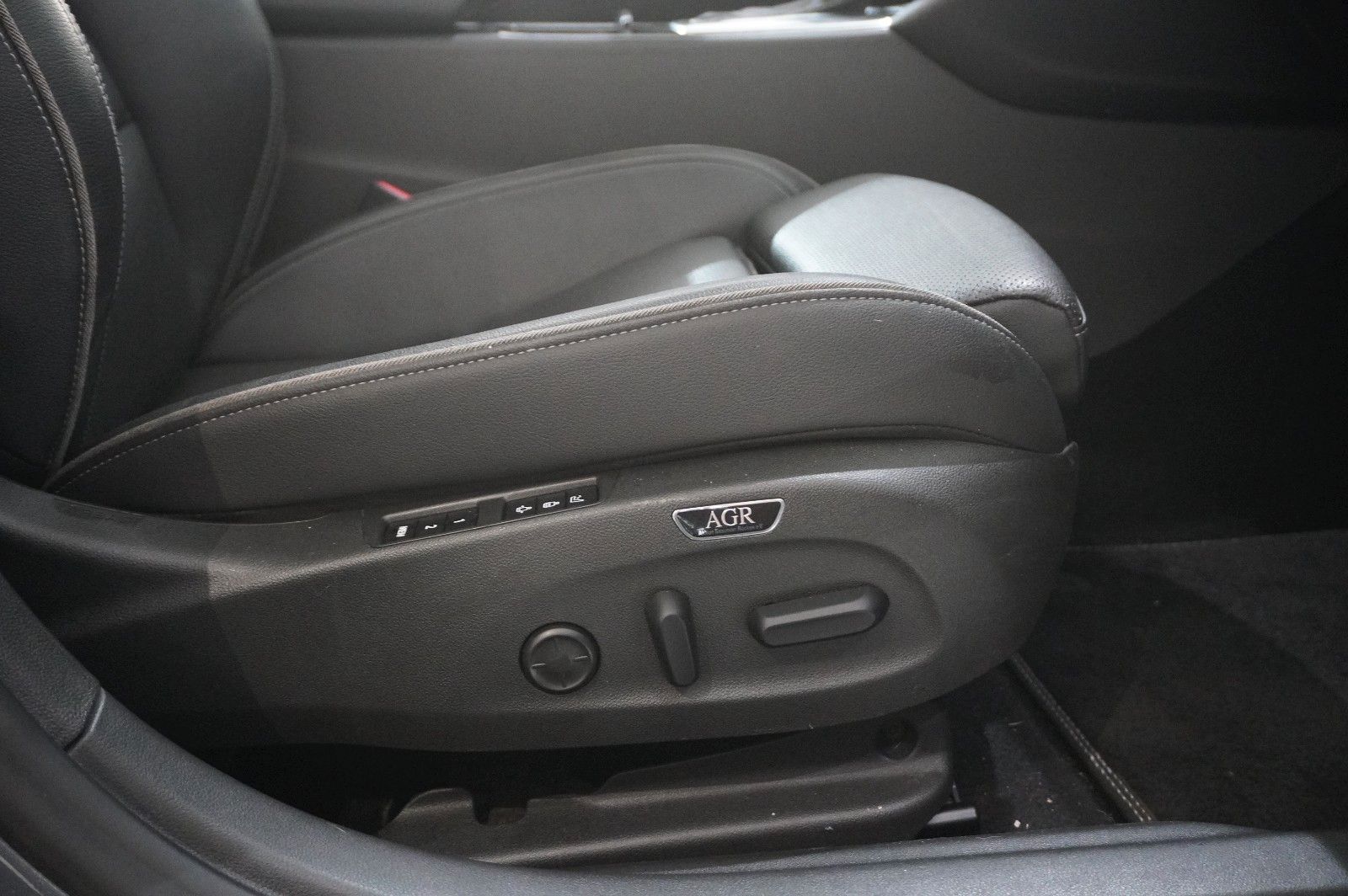 Fahrzeugabbildung Opel Insignia B ST 2.0D GSi 4X4 NAVI/LED/HUD/PANO/AHK