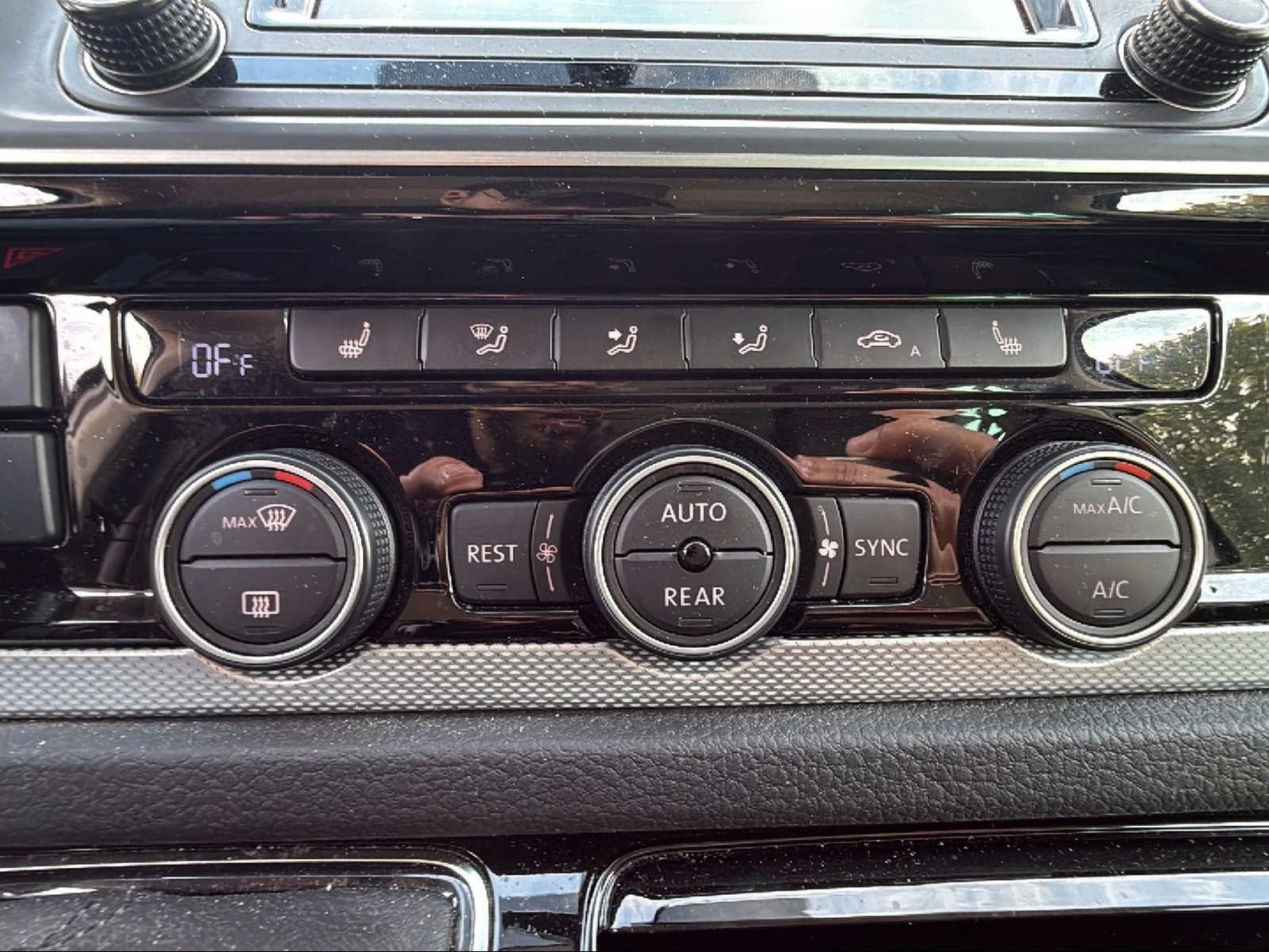 Volkswagen T6 Multivan Highline | LED | ACC | AHK | Kam