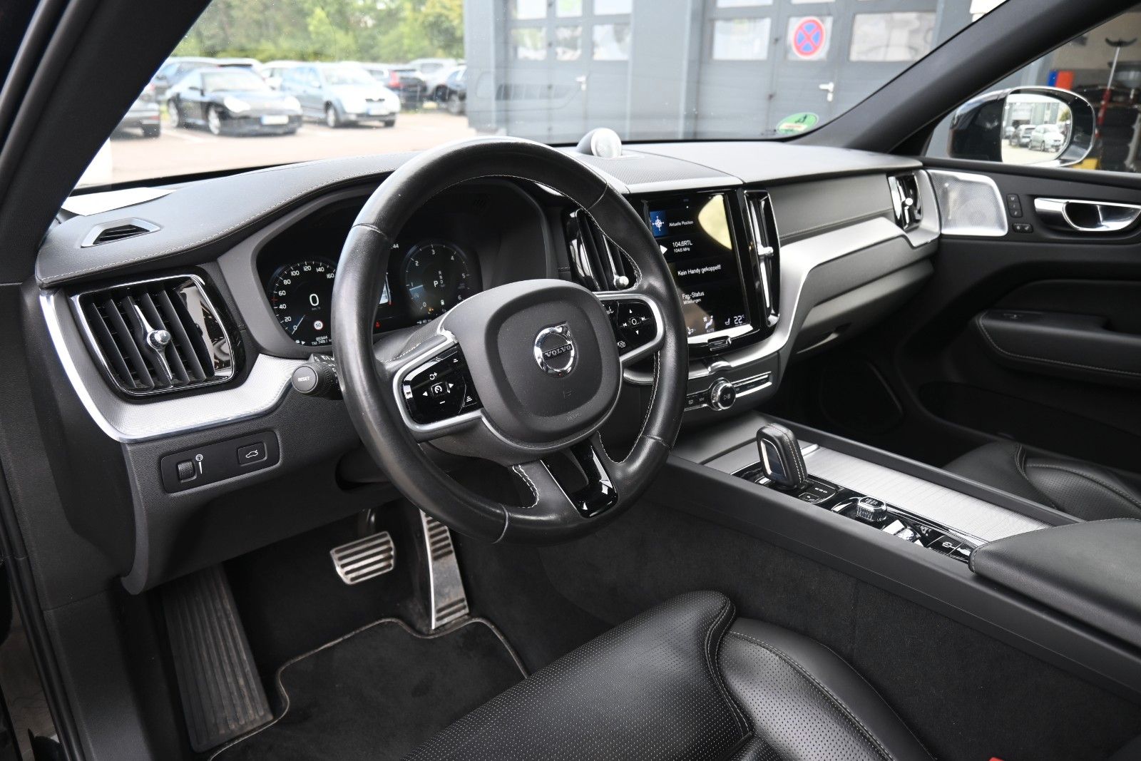 Fahrzeugabbildung Volvo XC60 B5D AWD R-Design*LED*PANO*STHZ*LUFT*B&W*AHK