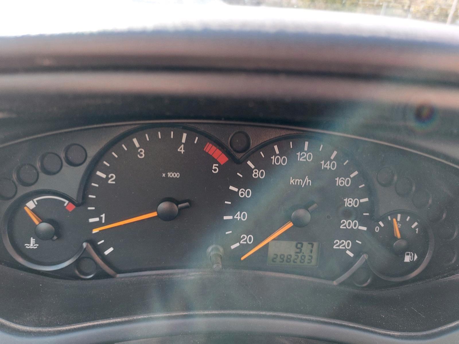 Ford Focus 2004 — photo 13
