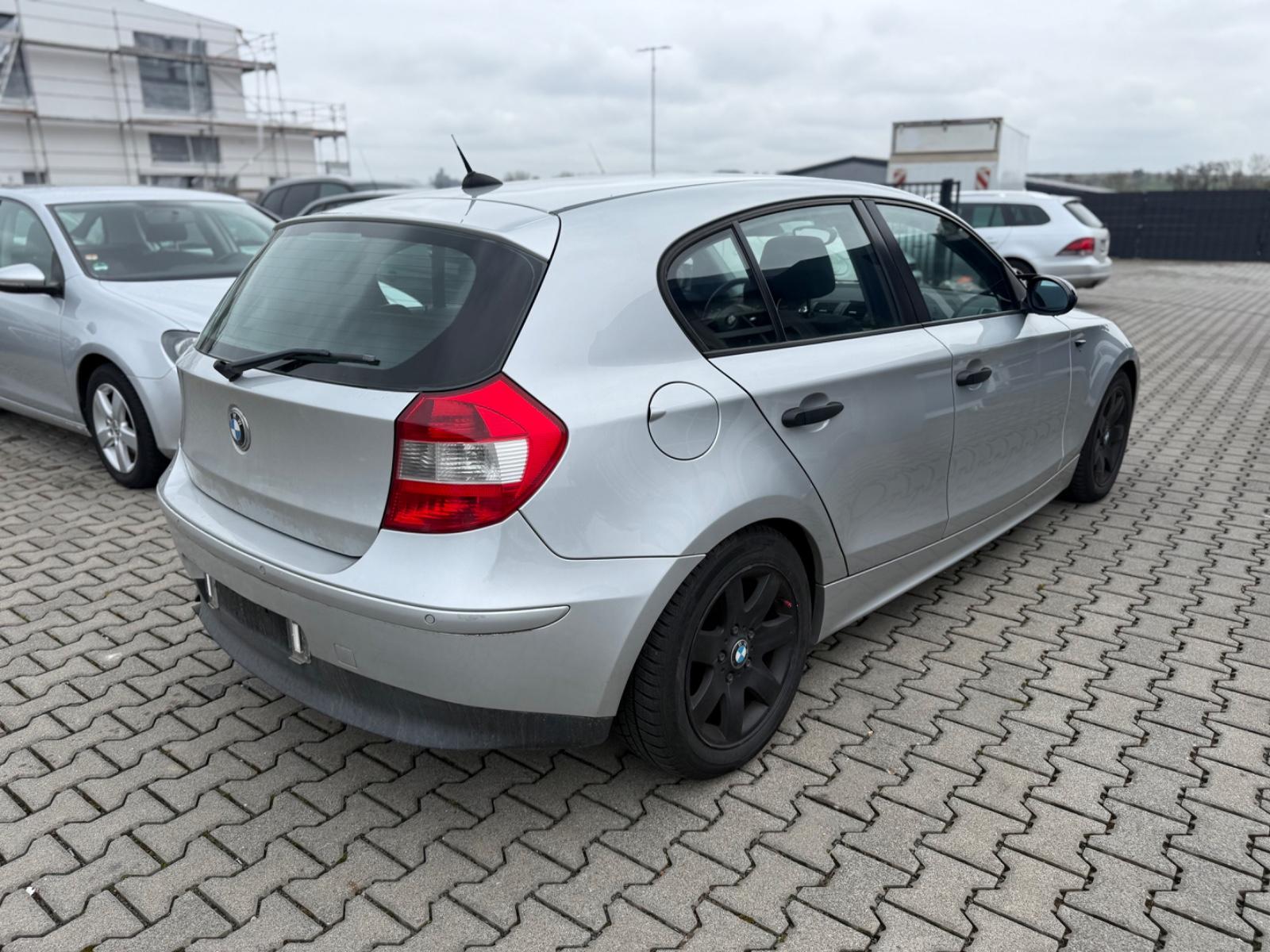 BMW 116i** bis 10/2026 TÜV **