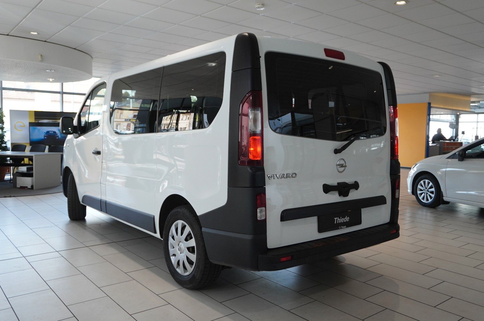 Fahrzeugabbildung Opel Vivaro B 1.6D KOMBI 8-SITZE L1H1 KLIMA/PDC/TEMP.