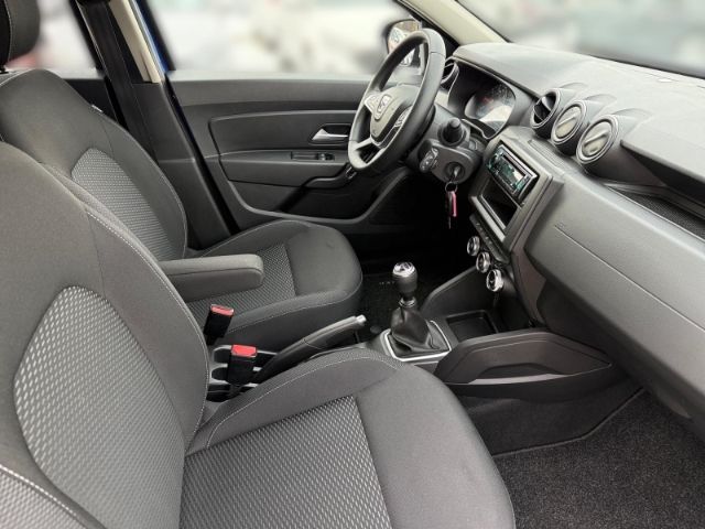 Fahrzeugabbildung Dacia Duster 4x2 Comfort Music Tce 90 4x2 SHZ+KLIMAAUT