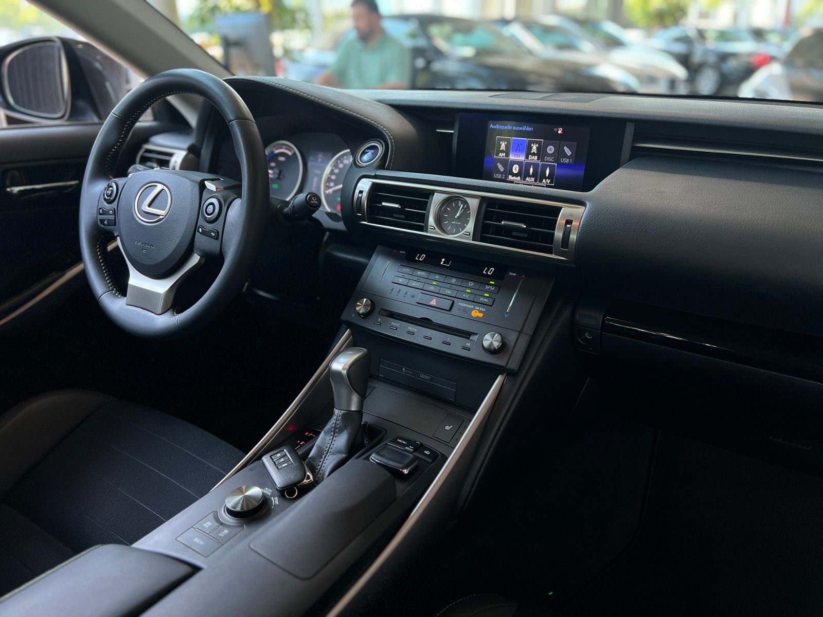 Fahrzeugabbildung Lexus IS 300h Executive Line LED NAV SHZ