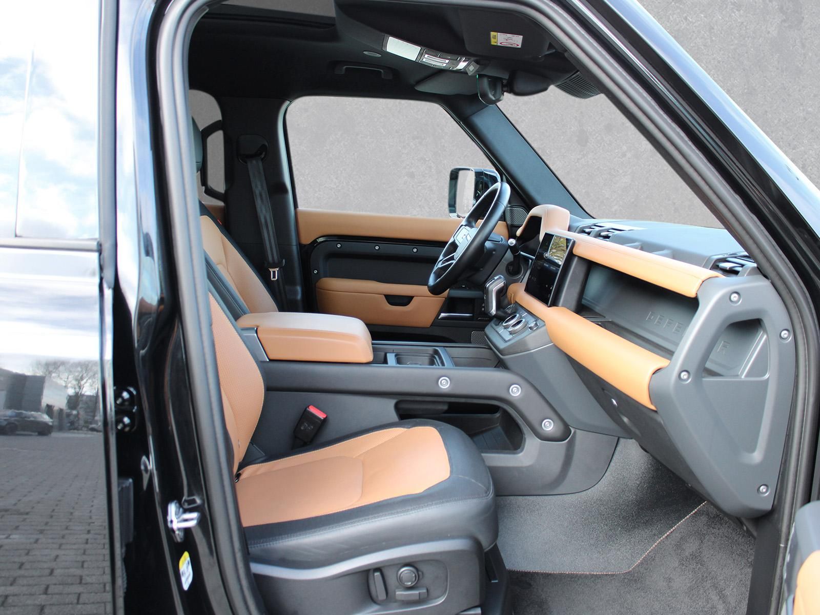 Fahrzeugabbildung Land Rover Land Rover Defender 110 D300 X-Dynamic HSE
