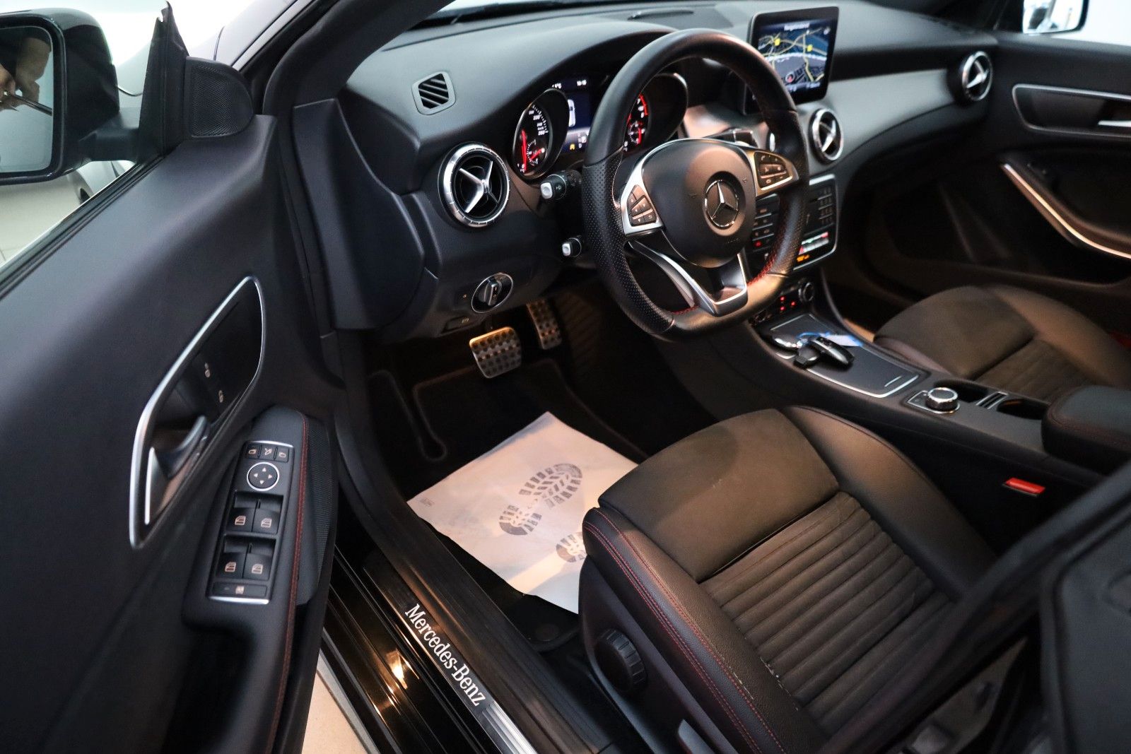 Fahrzeugabbildung Mercedes-Benz CLA 200 SB TLeder,Navi,LED,SH,Kamera,SR+WR