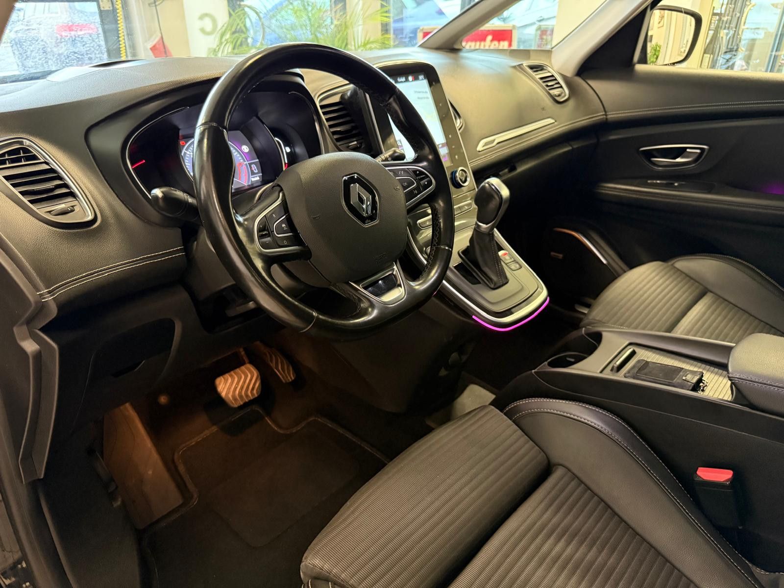 Fahrzeugabbildung Renault Scenic ENERGY dCi 160 EDC Bose Edition/ 7.SITZER