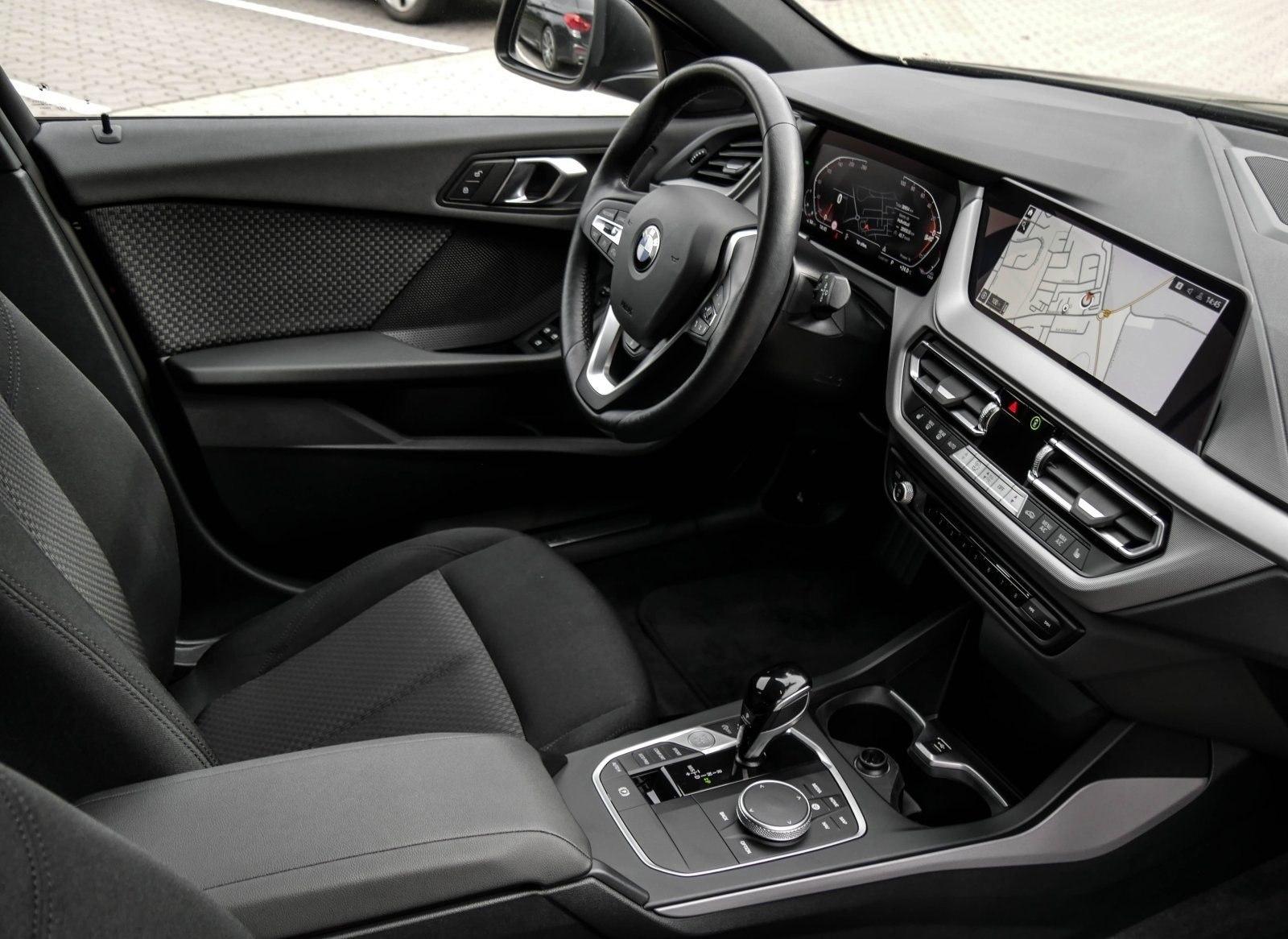 BMW 118i PANO AHK RFK NAVI LED Sound Syst. PDC V+H