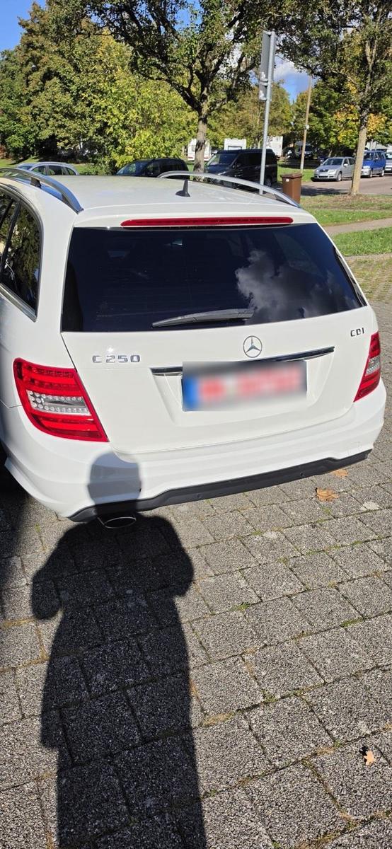 Mercedes-Benz C250 2011 — interior