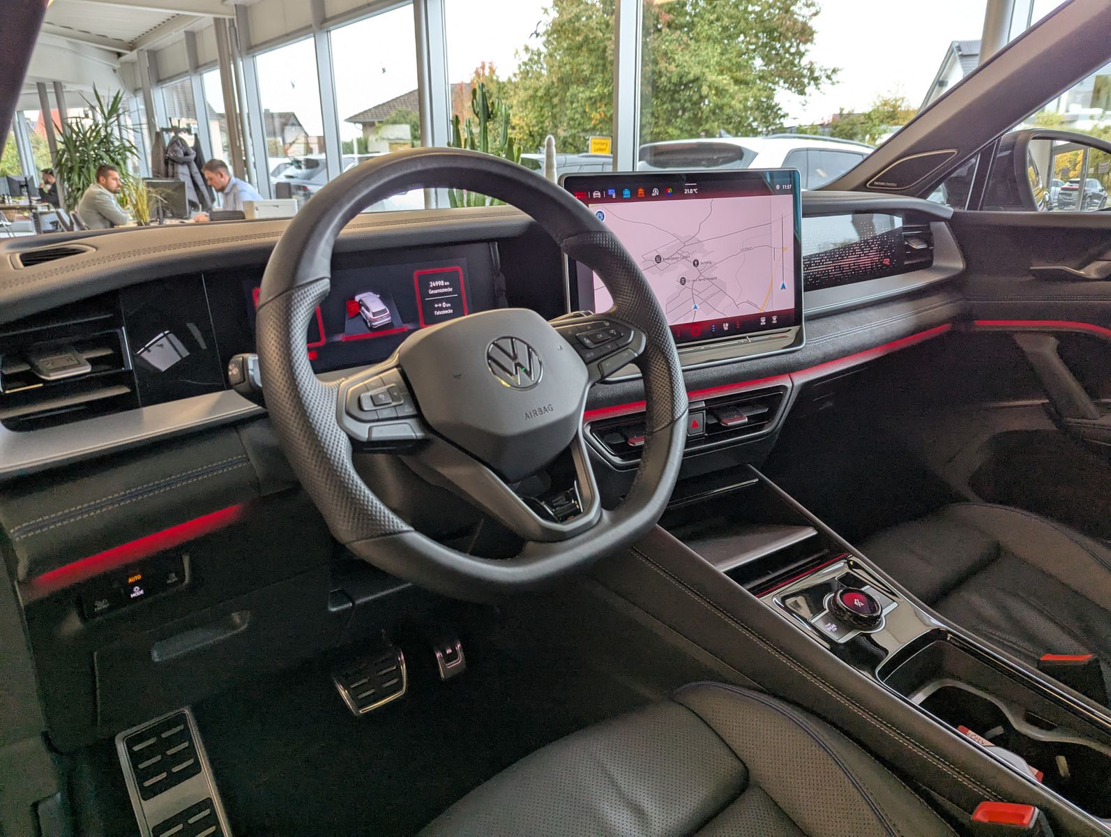 VW Tayron 2.0 R-Line Leder Launch Pano Black AHK 20 - Image 25