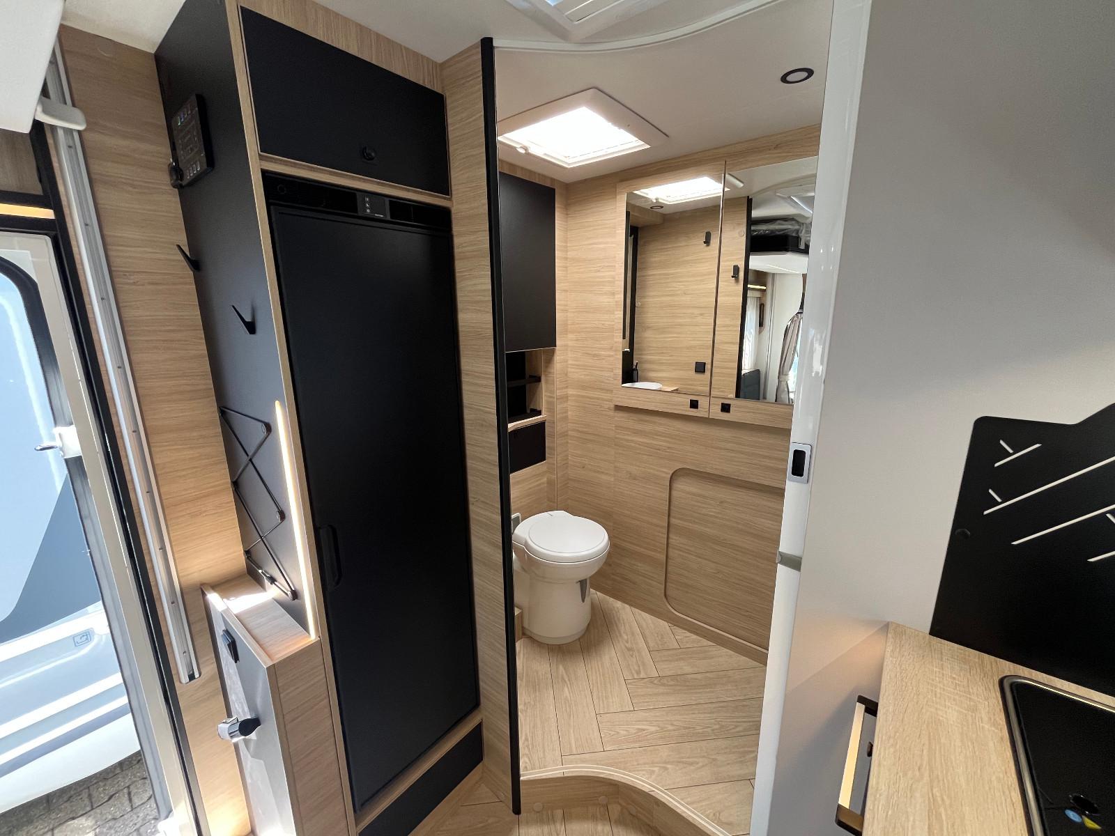 Challenger 270 Graphite Arctic Solar Markise Lithium – Foto 9 von 16