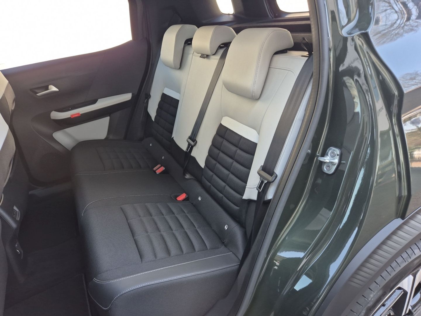 Fahrzeugabbildung Citroën C3 Aircross Elektro 113 MAX LED CarPlay Klimaaut