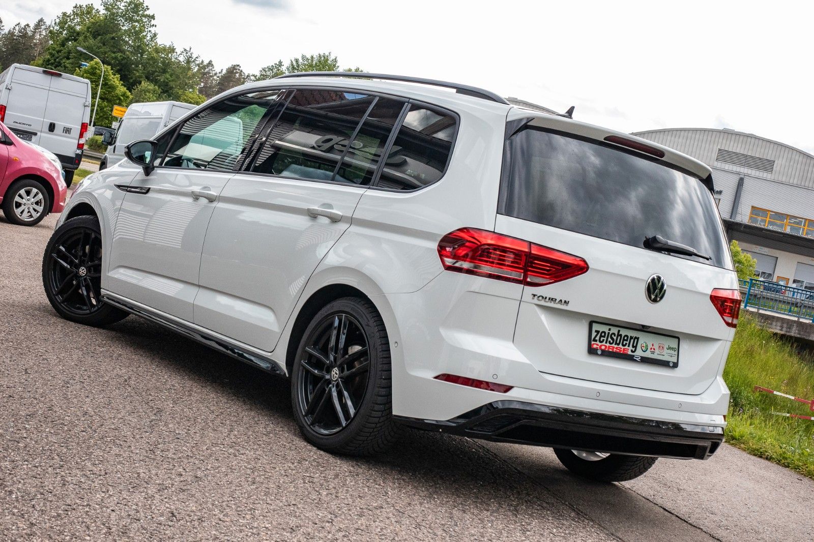 Fahrzeugabbildung Volkswagen Touran Highline R-Line*AHK*DSG*PANO*
