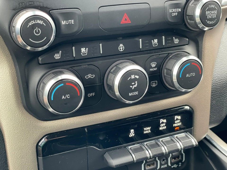 Fahrzeugabbildung Dodge RAM 1500 CrewCab Laramie 5.7 4x4 LPG