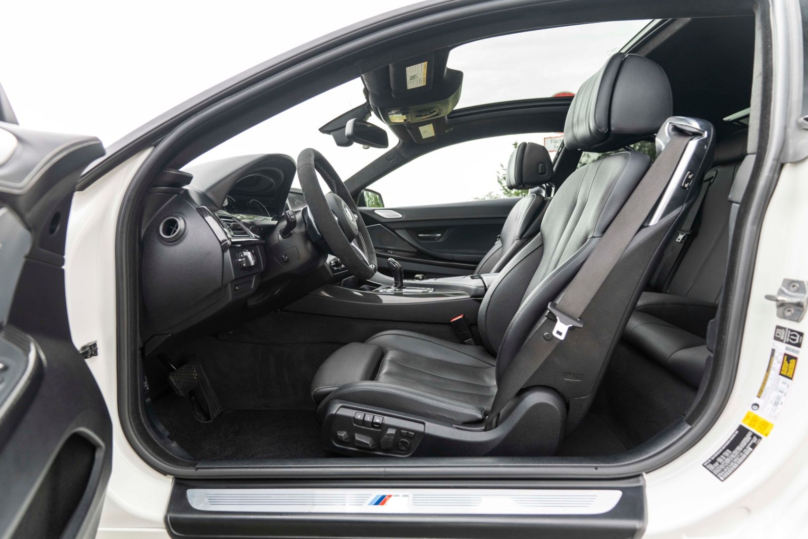 Fahrzeugabbildung BMW 640I M-SPORT B&O HUD KAM NAV ALC CARBON