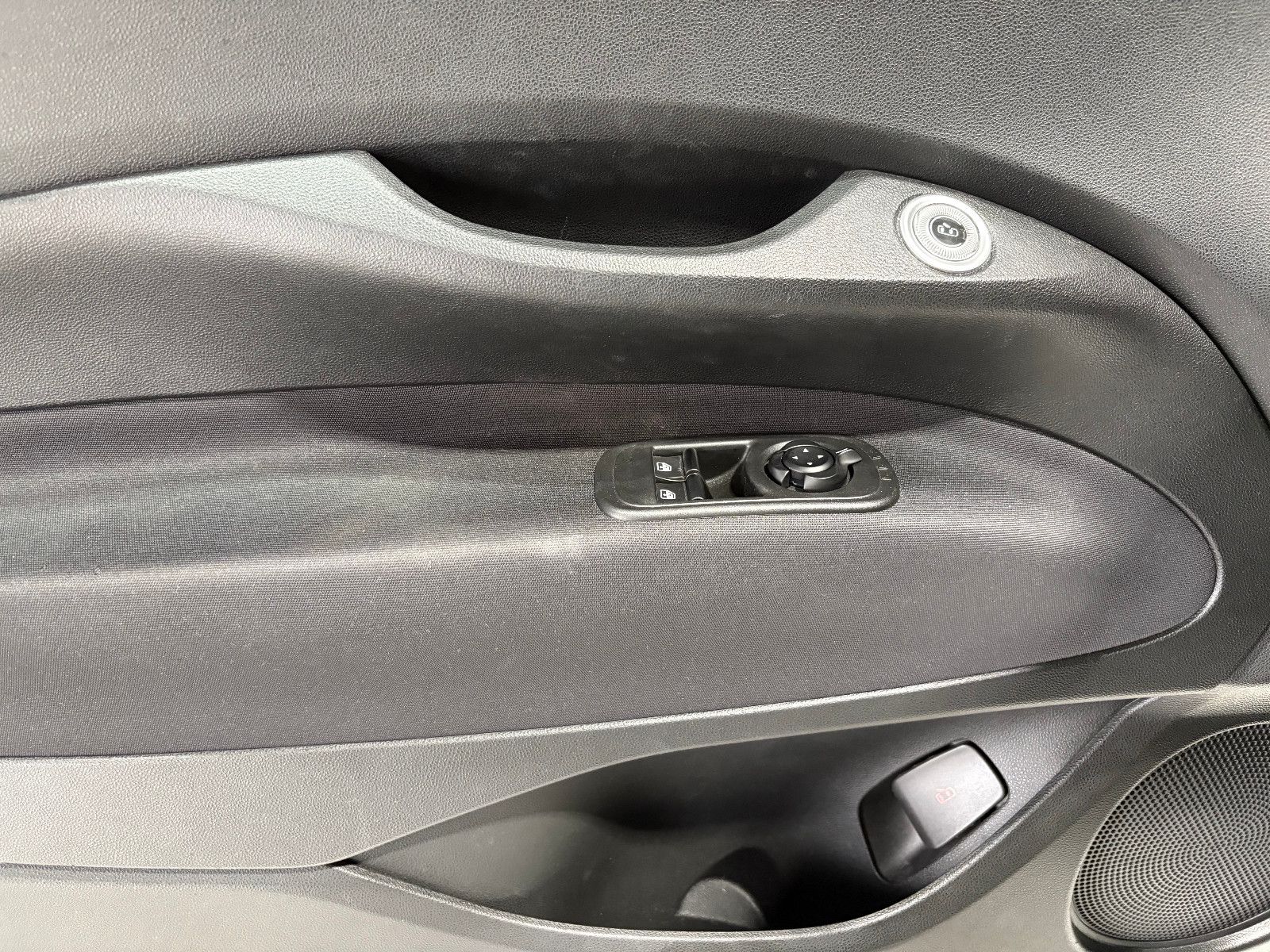 Fahrzeugabbildung Fiat 500e/Basis/TEMPOMAT/APPLE/KLIMA/SPURHALTEASSISTE