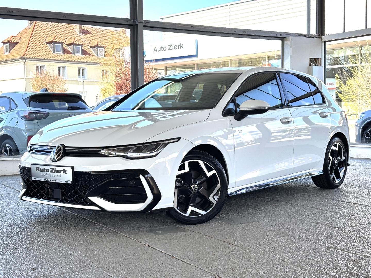 Volkswagen Golf VIII 1.5 TSI R-Line ACC LED GJR RÜCKFAHRKAM