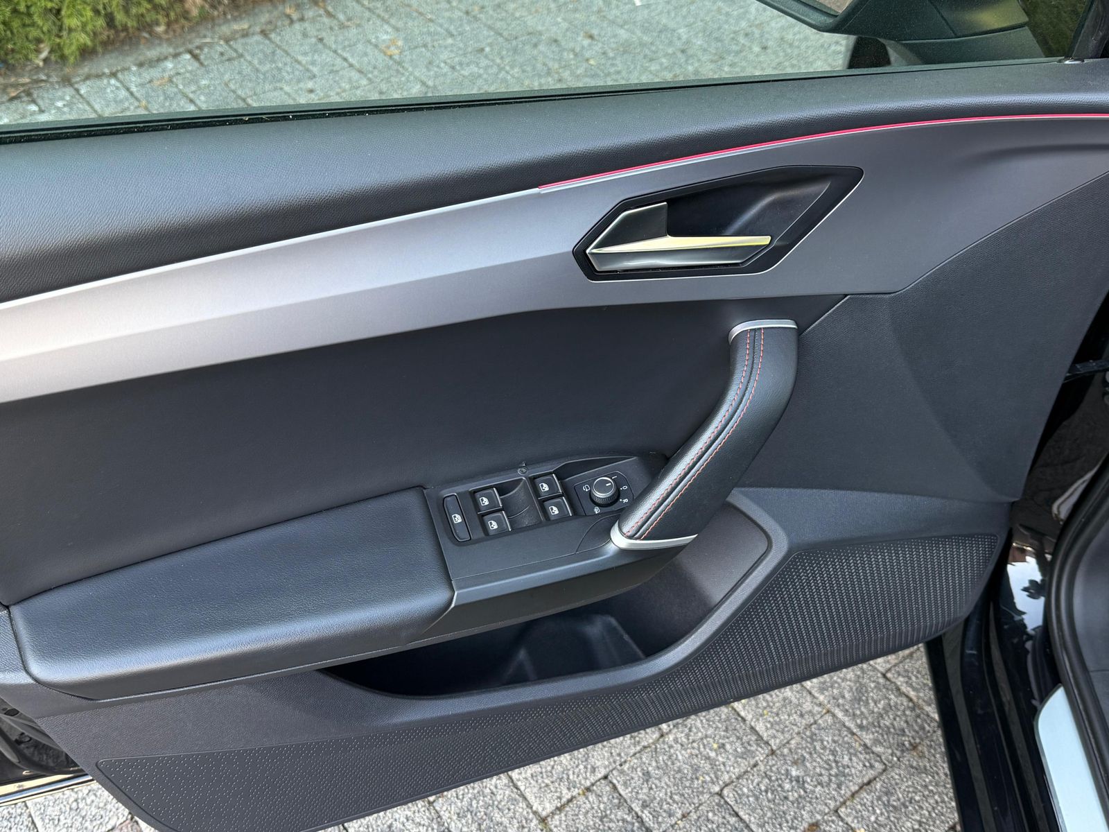 Fahrzeugabbildung SEAT Leon ST 2.0TDI DSG FR-Line LED+SHZ+VIRT+ACC+MEMO