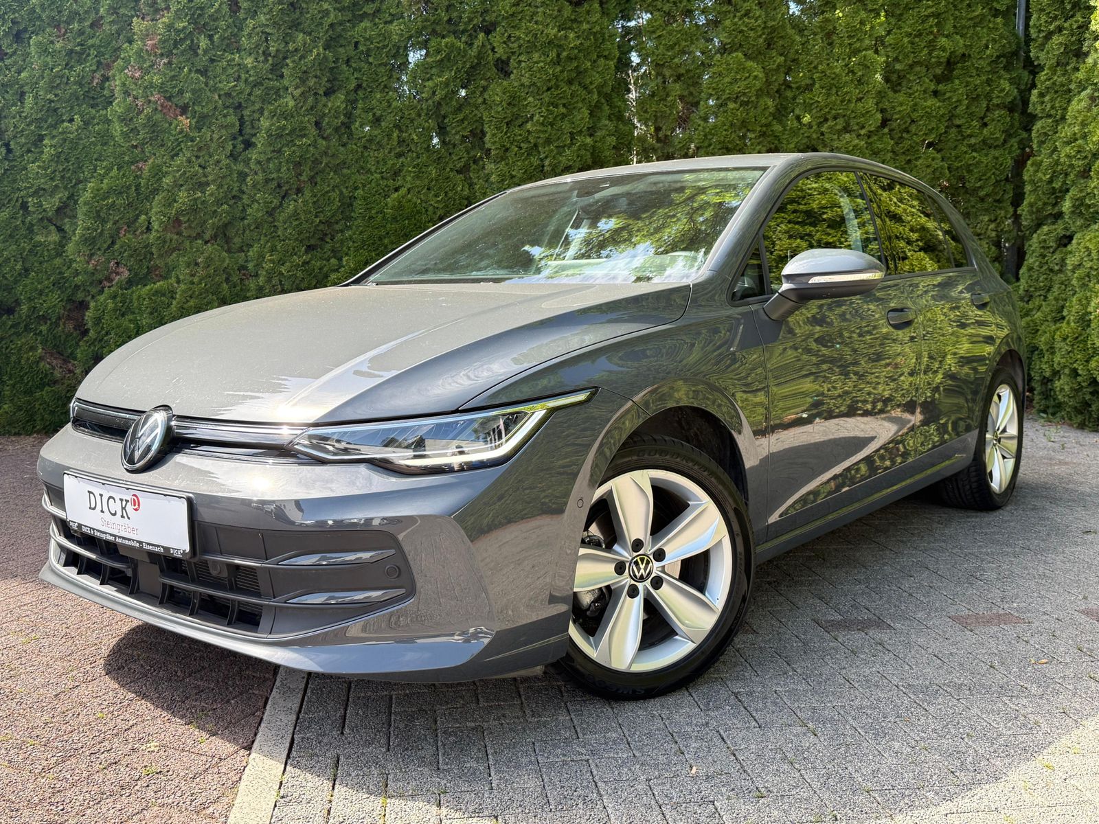 Fahrzeugabbildung Volkswagen Golf Lim. 2.0 TDI DSG Goal LED+KAM+ACC+SHZ+CARPL
