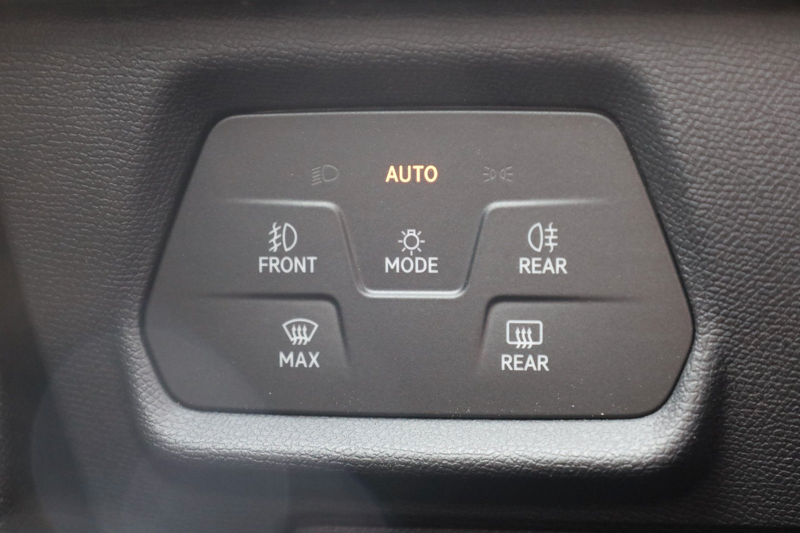 Fahrzeugabbildung CUPRA Leon Sportstourer 1.5 eTSI 110 kW DSG *AHZV