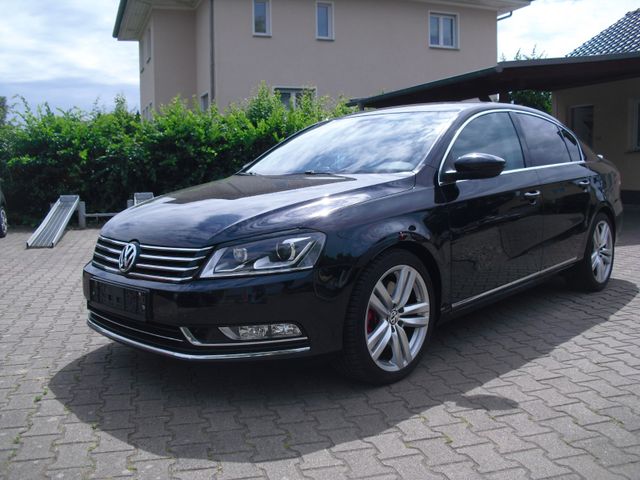 Volkswagen Passat Limo 4Motion -Dynaudio - Vollleder - Navi