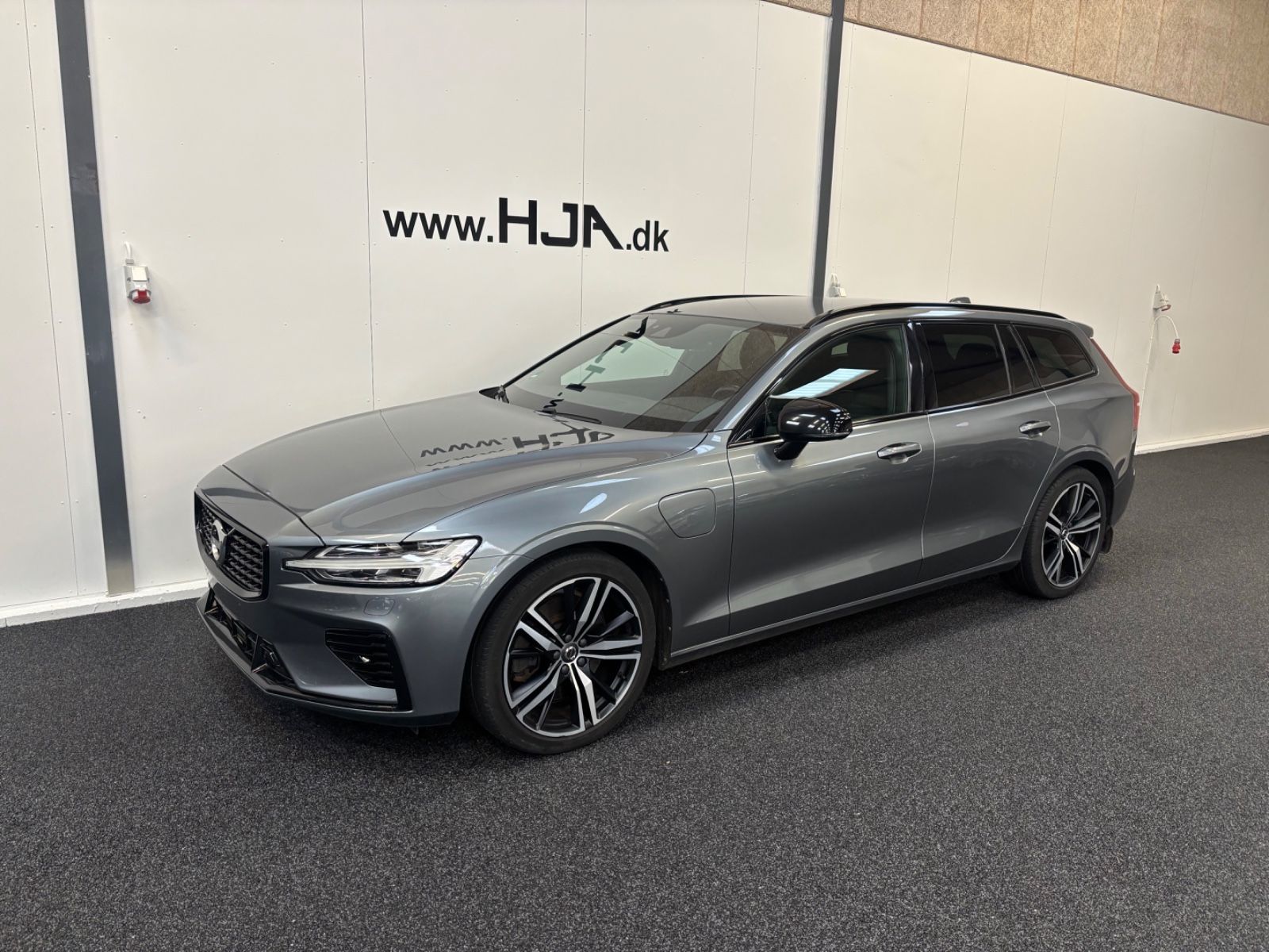 Volvo V60 Kombi R Design Recharge PlugIn Hybrid AWD T6