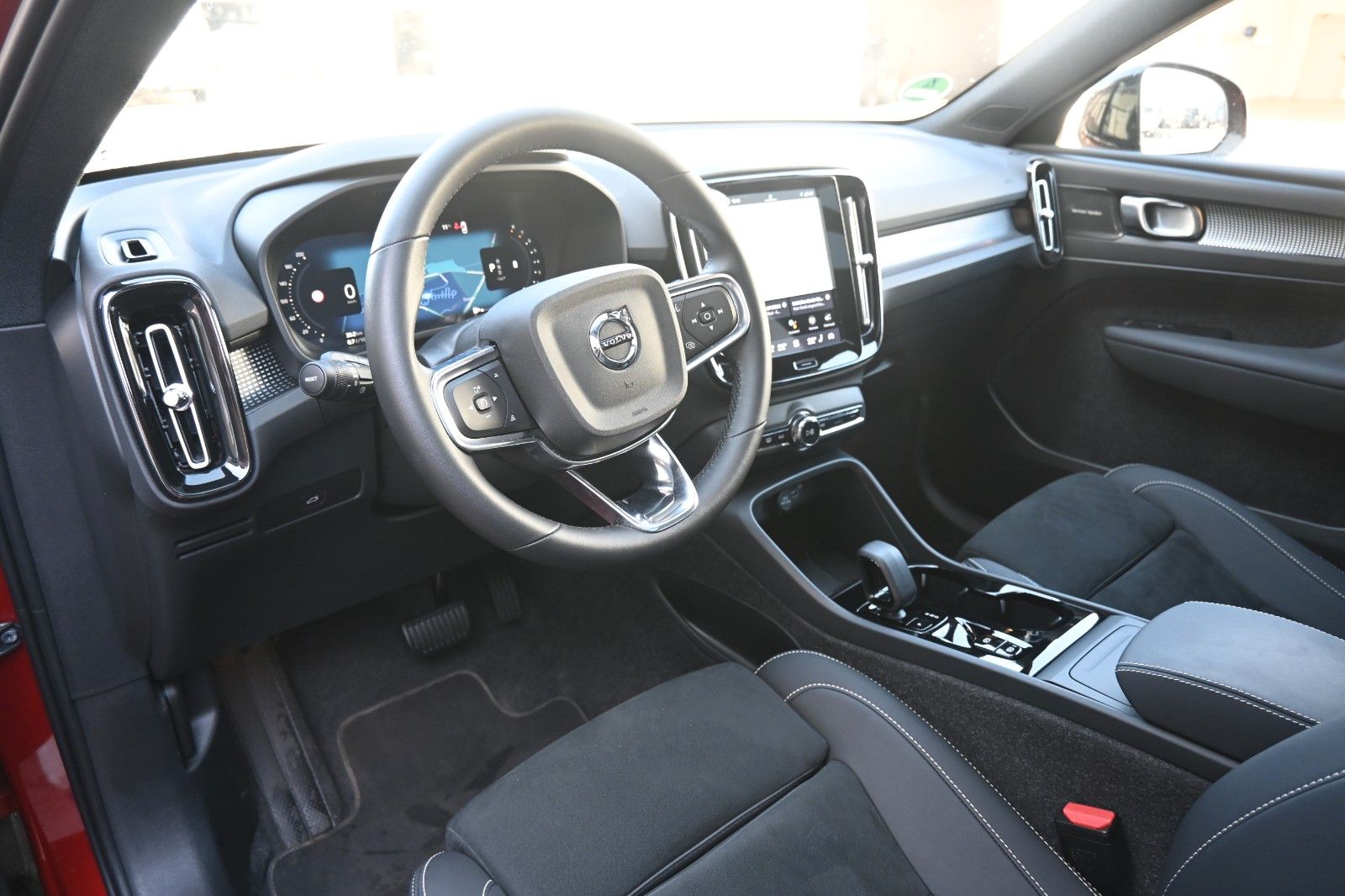 Fahrzeugabbildung Volvo XC40 B3 Plus Dark*LED*PANO*360*H&K*BLIS