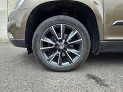 SKODA Yeti Adventure 4x4 2.0TDI 150PS AHK Xenon Mwst.