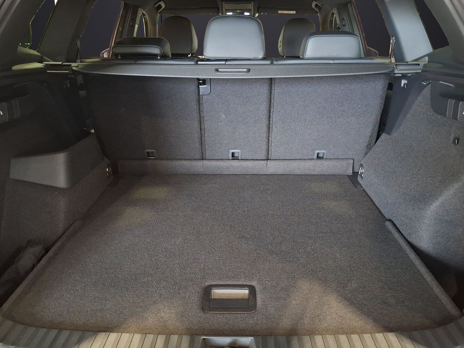 Fahrzeugabbildung Volkswagen Tayron eTSI Life DSG LED AHK Navi AID ACC RFK SH