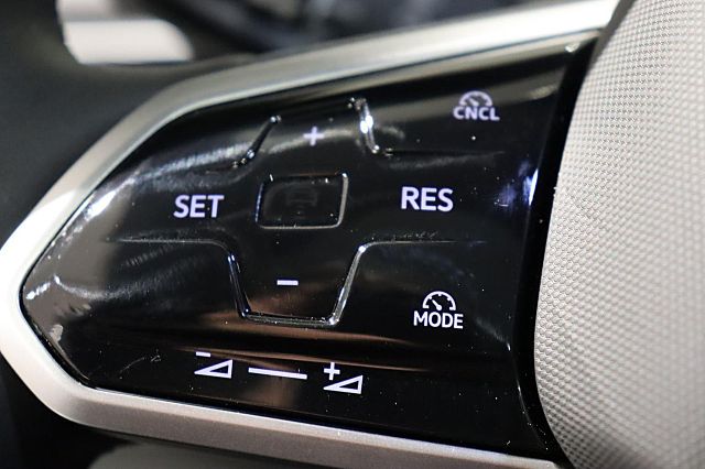 ID.4 Pure 125kW Pano Wärmpep. IQ-LIGHT ACC Ganzj