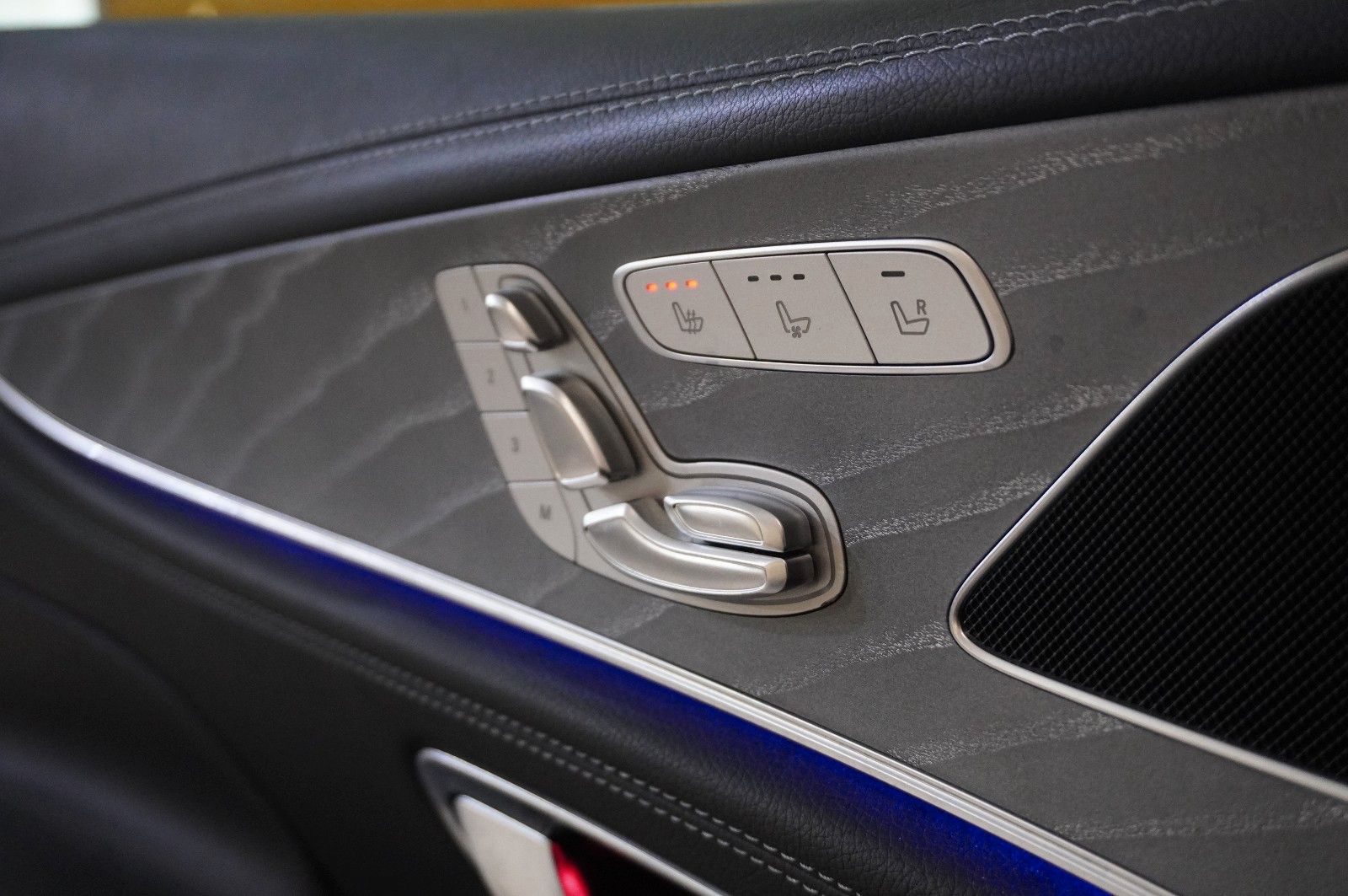 Fahrzeugabbildung Mercedes-Benz CLS 450 4MATIC 9G-TRONIC NAVI/360°/LED/HUD/AHK