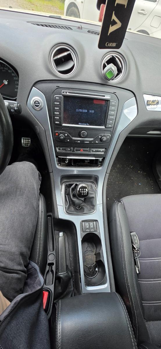 Ford Mondeo 2011 — photo 16
