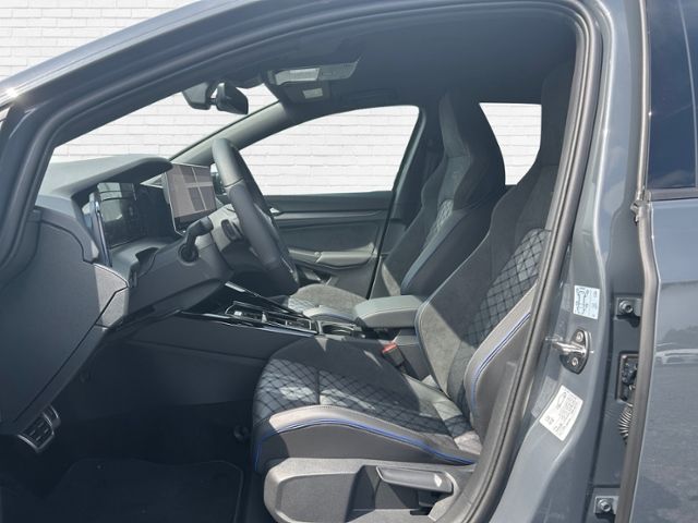 Fahrzeugabbildung Volkswagen Golf R-Line 1.5 eTSI 150 PS DSG NAVI LED RFK