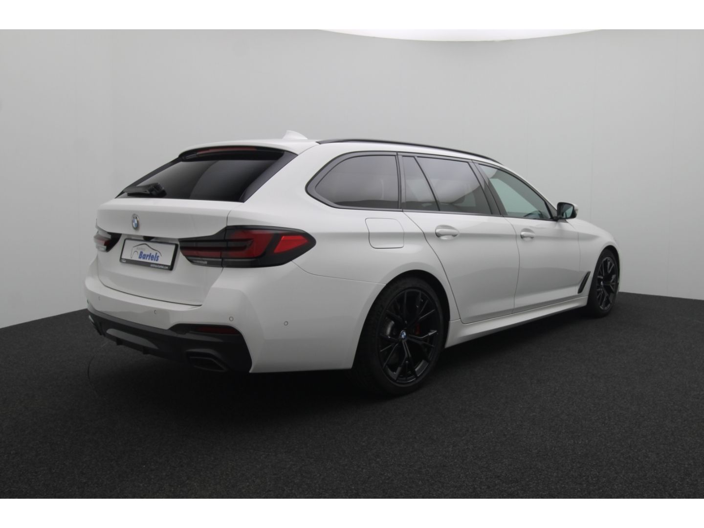 Fahrzeugabbildung BMW 540 d xDrive M Sport Touring Park-Assistent AHK