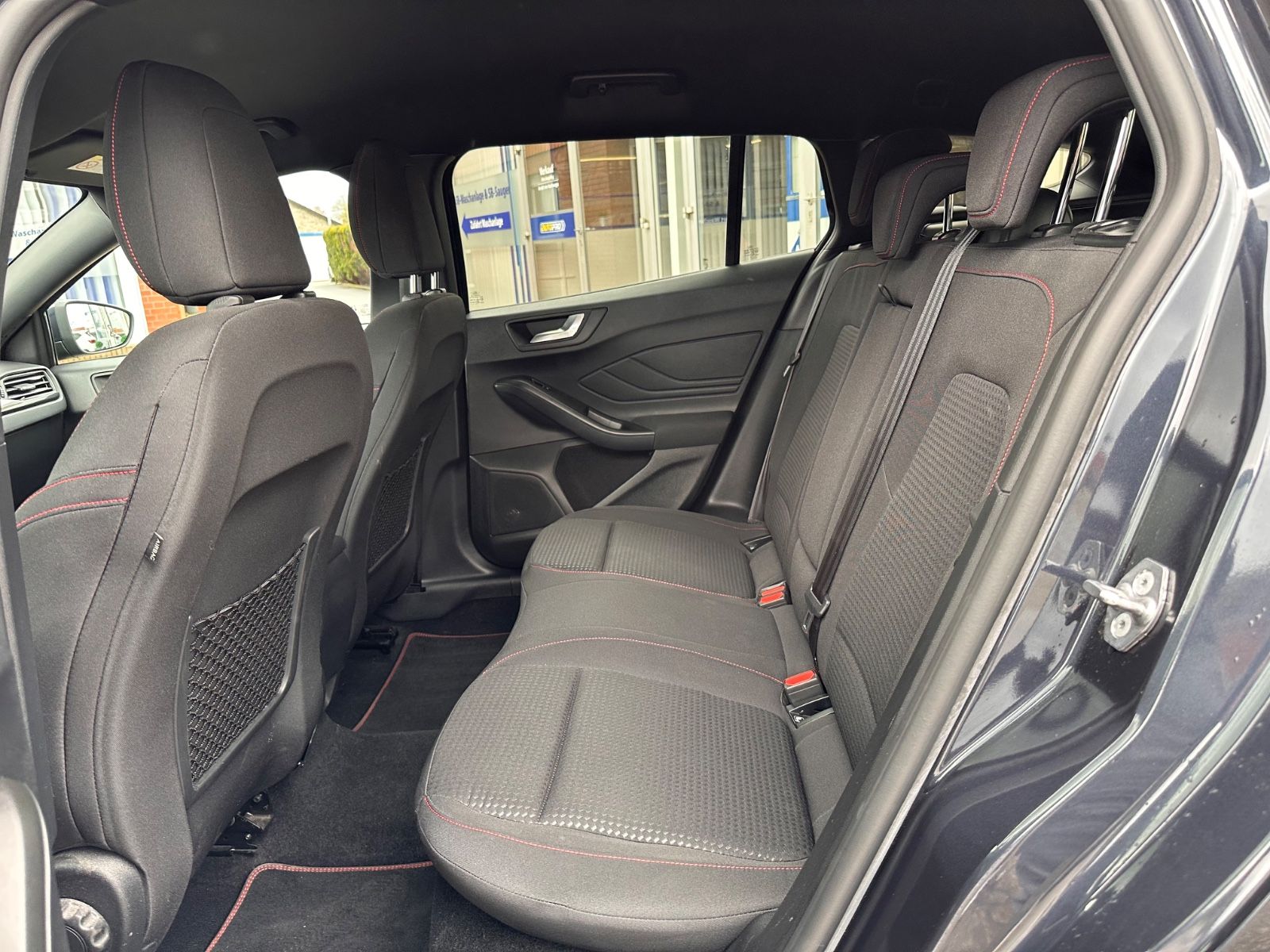 Fahrzeugabbildung Ford Focus Turnier ST-Line X 1.5 EB AHK/ACC/LED/Navi