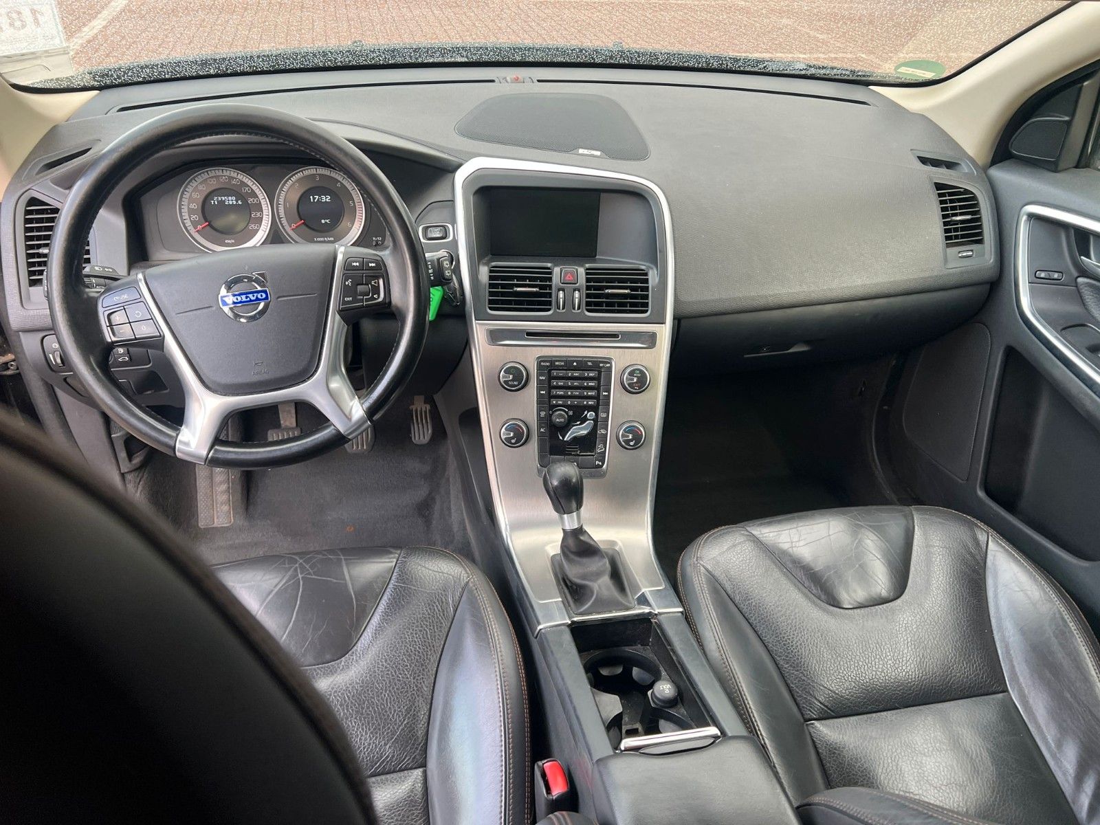 Fahrzeugabbildung Volvo XC60 Momentum AWD