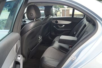 Mercedes-Benz C 180 Exclusive NAVI-AHK-TEILLEDER-SHZG-TEMPOMAT
