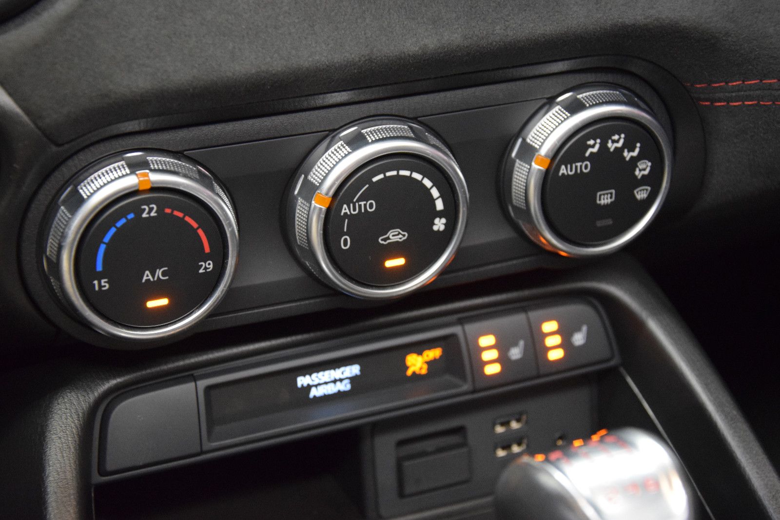 Fahrzeugabbildung Abarth 124 Spider Turismo Leder Bose PDC Radio+
