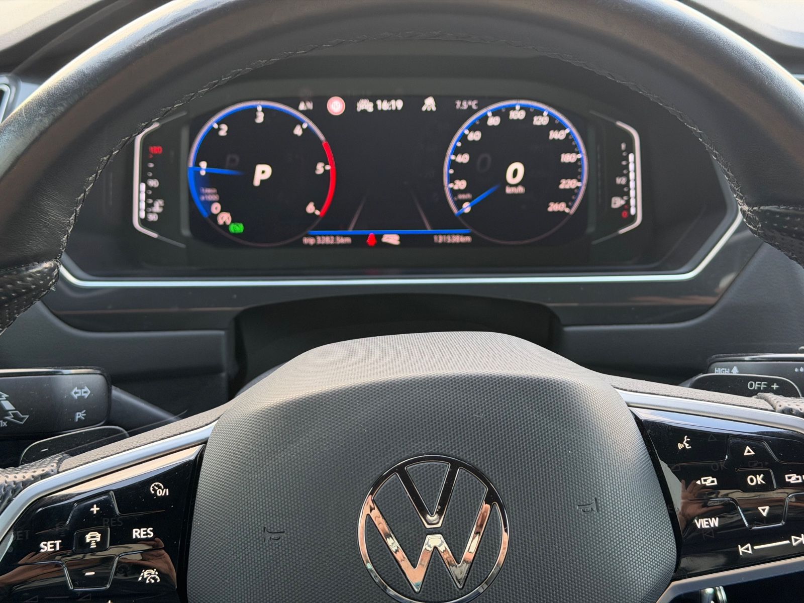 Fahrzeugabbildung Volkswagen Tiguan R-Line 4Motion