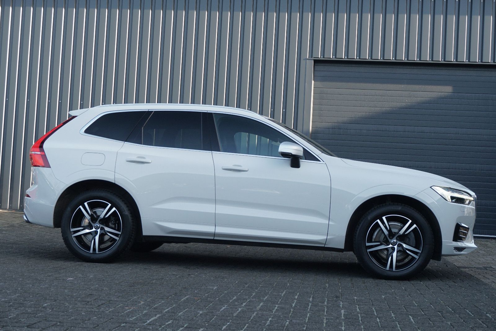 Volvo XC60 R-Design AWD 360° SHZ AHK LED NAV Harman Ka foto 9