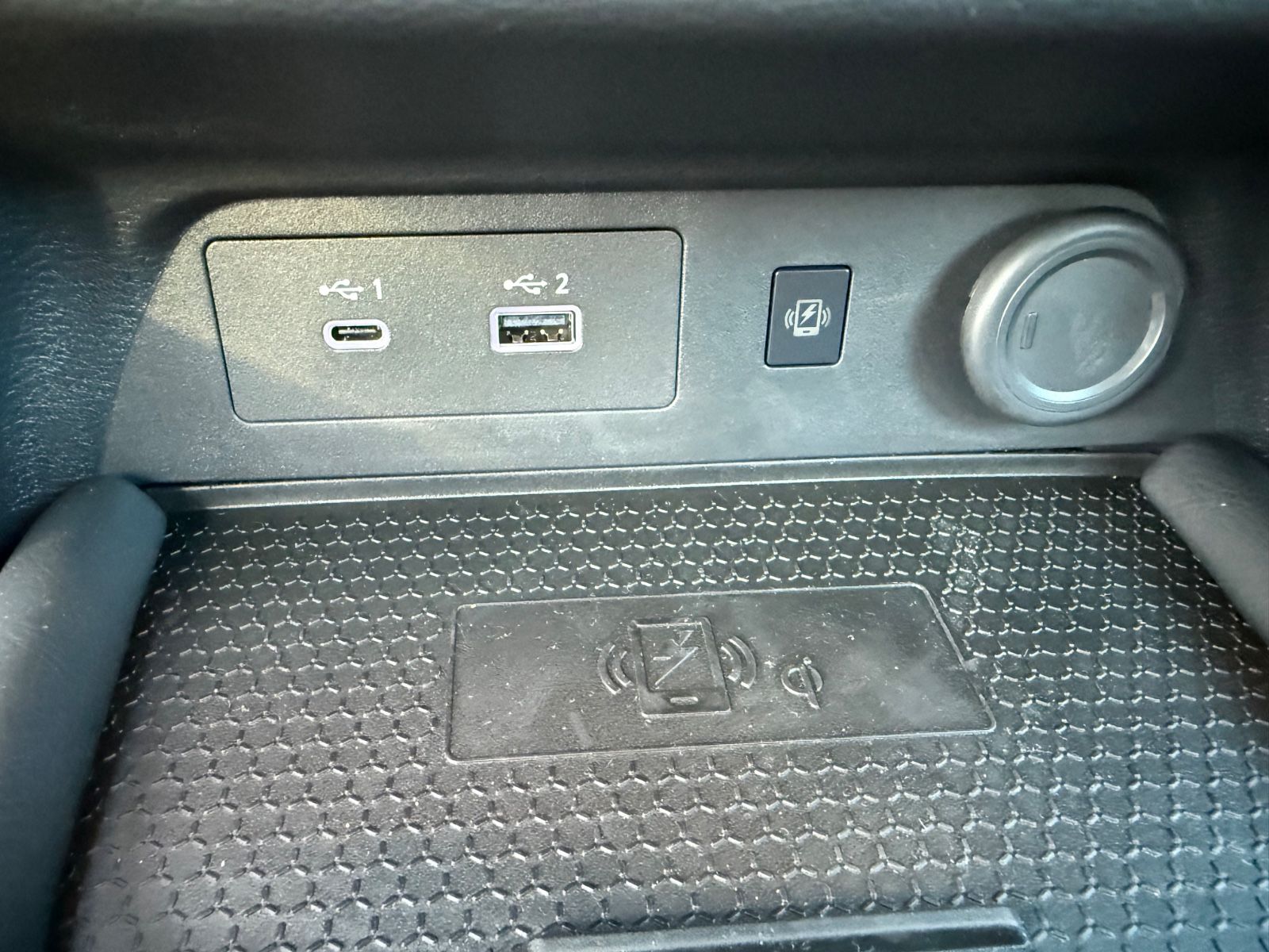 Fahrzeugabbildung Nissan Juke Tekna - Autom., Leder, Winter-Paket