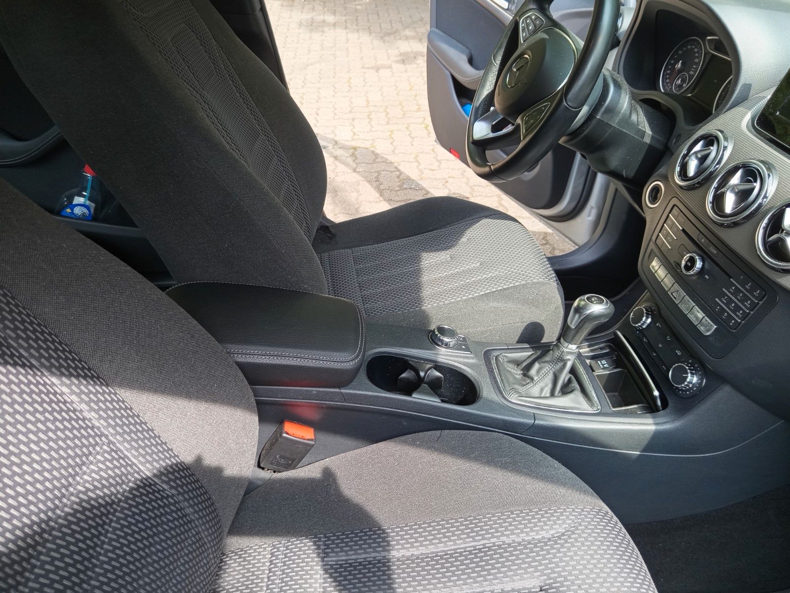 MERCEDES-BENZ B 180 -