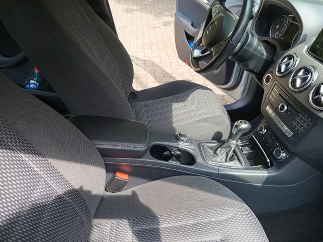 MERCEDES-BENZ B 180 -