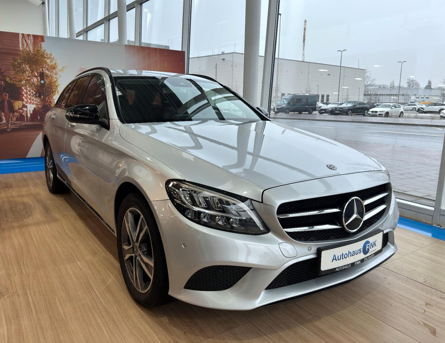 Mercedes-Benz C 200 T Aut.  Navi Kamera Tempomat SHZ LED