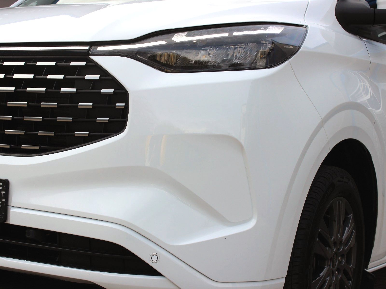 Fahrzeugabbildung Ford Tourneo Custom Plug-in Hybrid 340 L1 Titanium