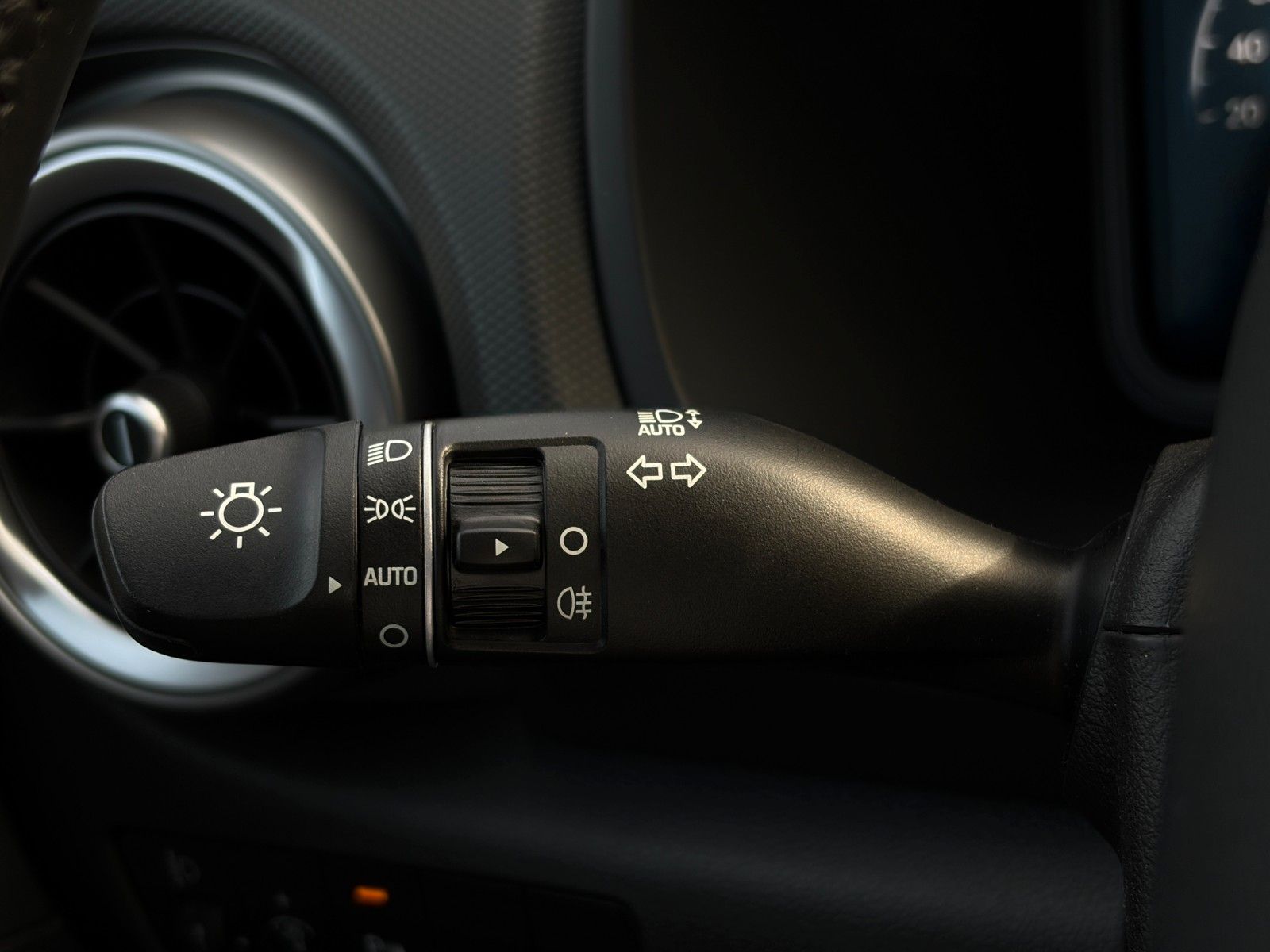 Fahrzeugabbildung Hyundai KONA E Trend KRELL LED NAV CAM ACC PDC CarPlay