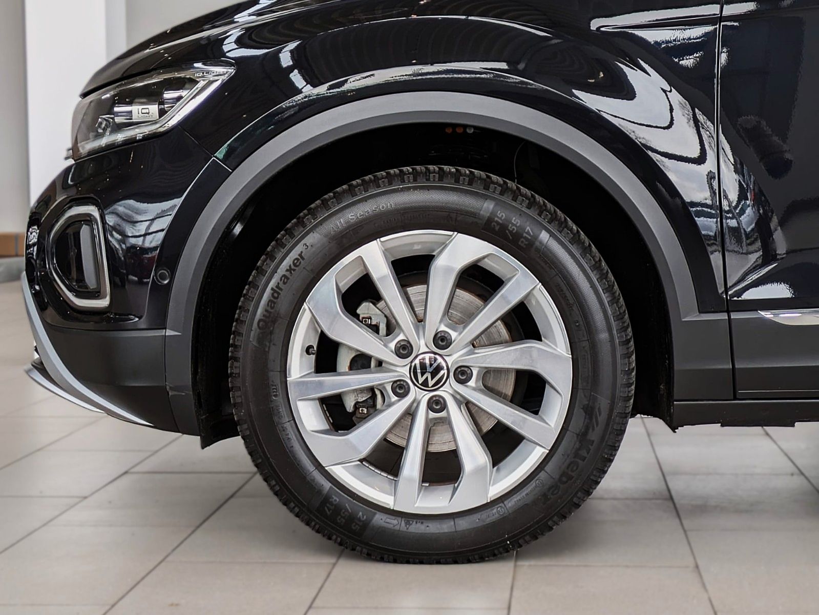 Fahrzeugabbildung Volkswagen T-Roc 2.0 TDI STYLE NAVI SHZ ACC LED CAM AHK