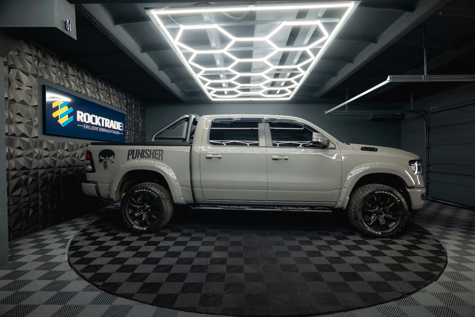 Fahrzeugabbildung Dodge RAM 5.7 V8 HEMI 4x4 OFFROAD Night PUNISHER 19%