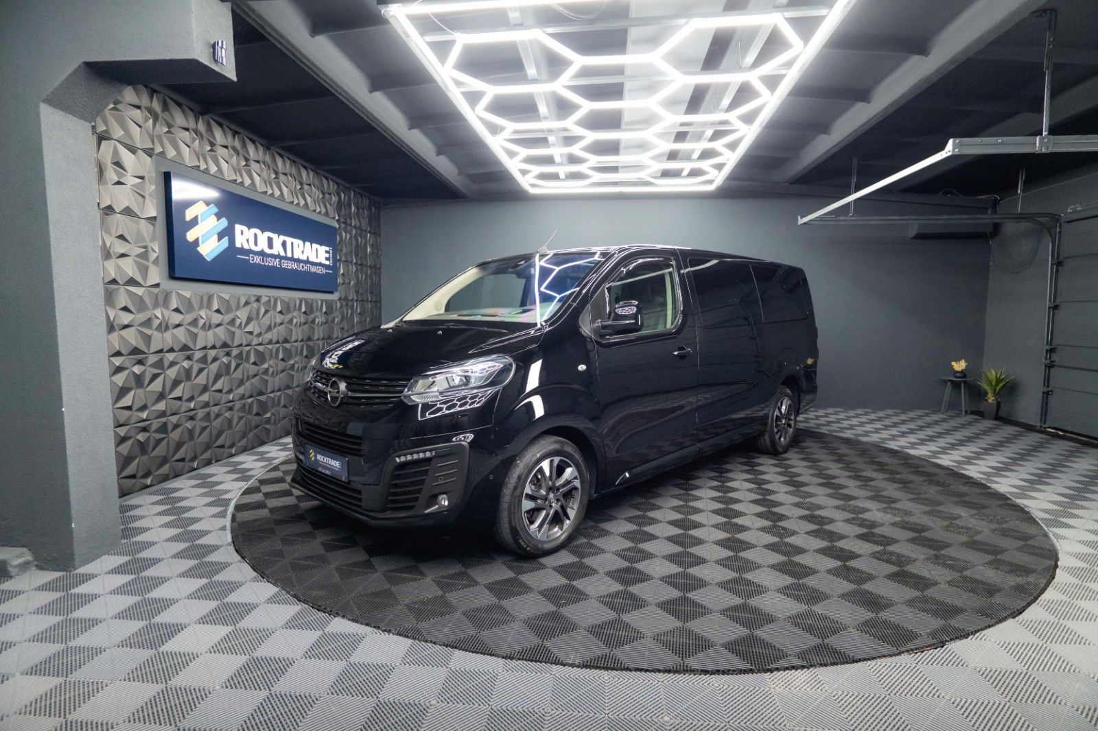 Fahrzeugabbildung Opel Zafira Life Innovation L3 Black Edition *Pano*